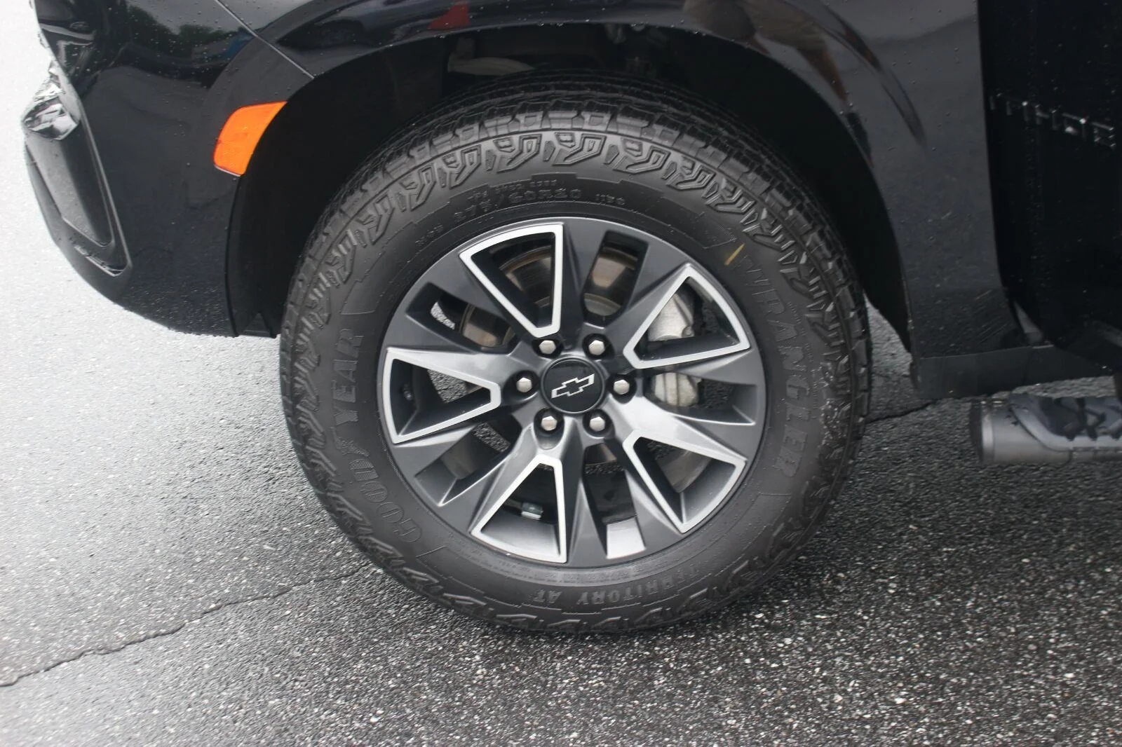 Used 2024 Black Chevrolet Z71 image 46