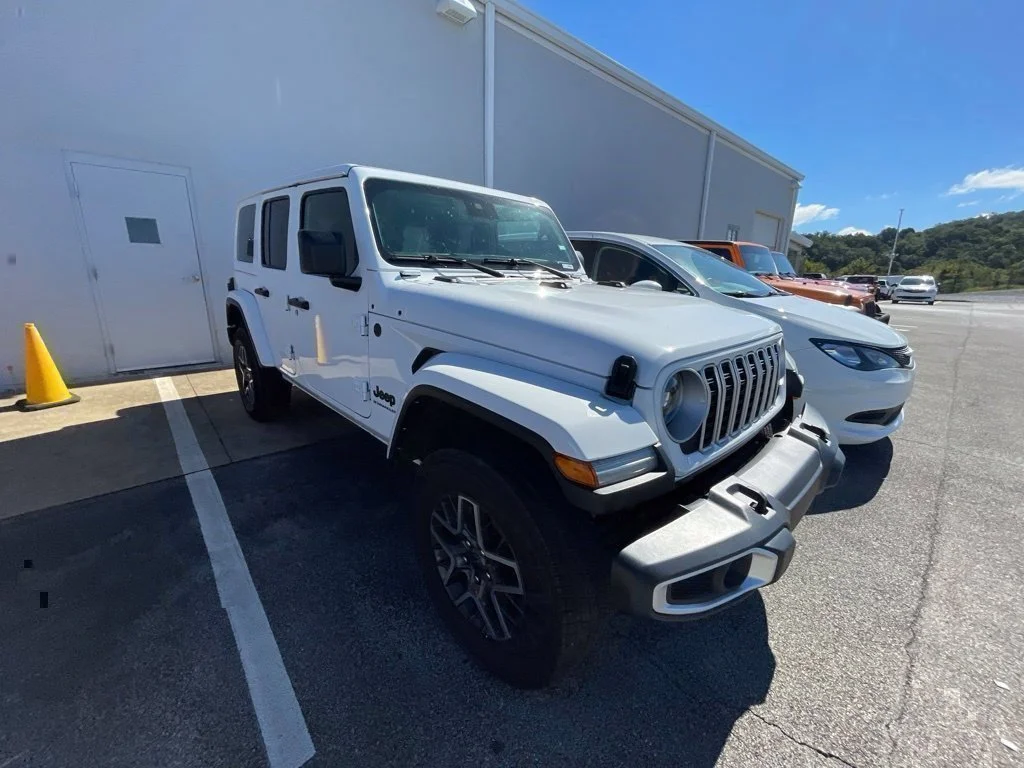 Used 2025 White Jeep Sahara image 5
