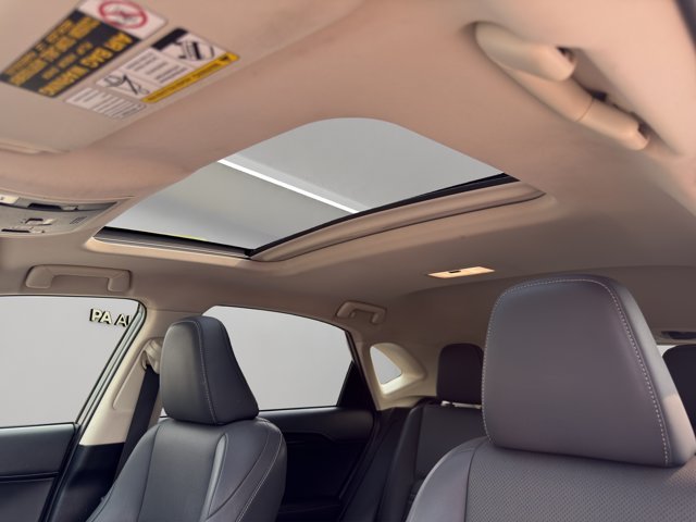 Used 2015 White Lexus  image 25