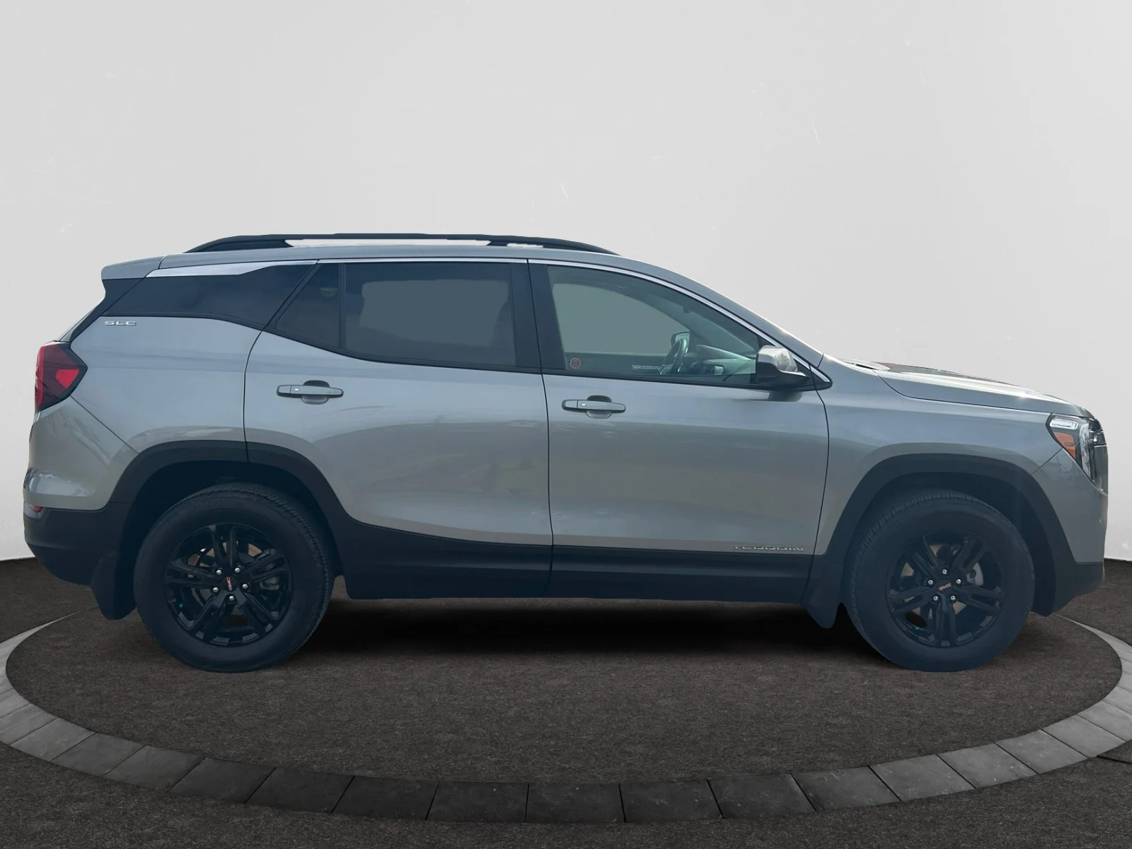 Used 2024 STERLING METALLIC GMC SLE AWD image 6
