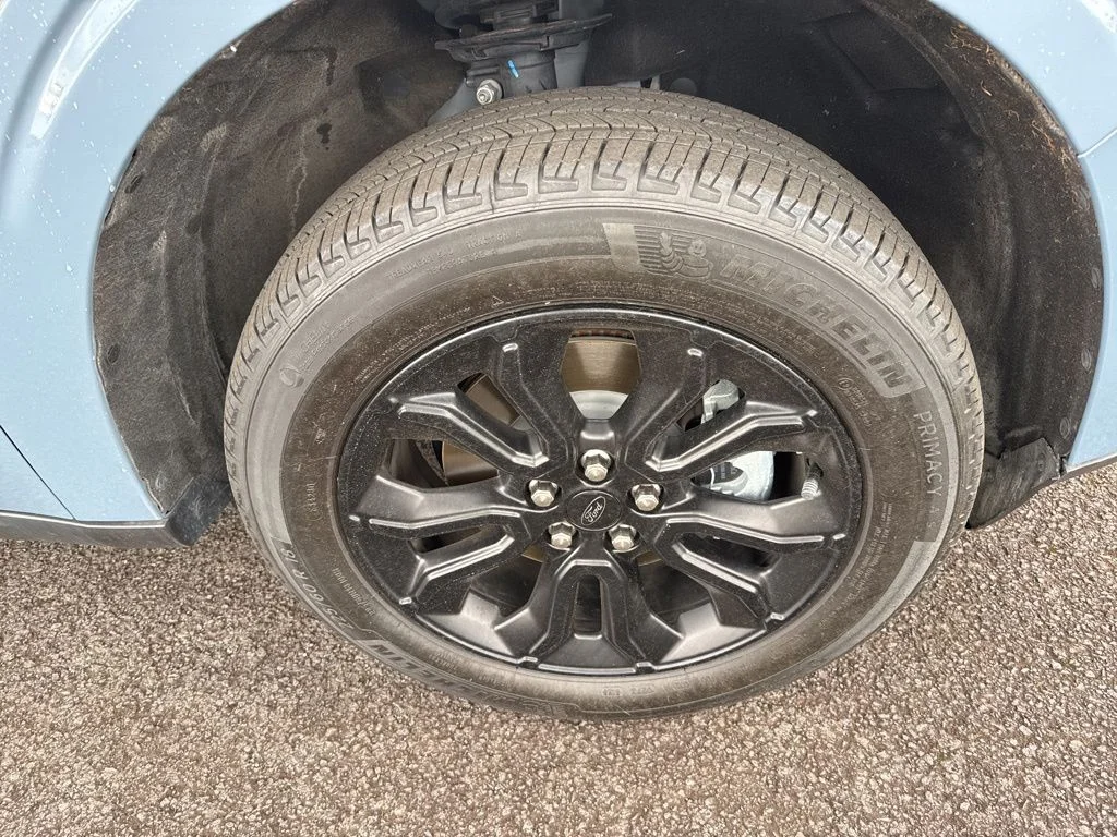 Used 2024 Azure Gray Metallic Ford Lariat image 26