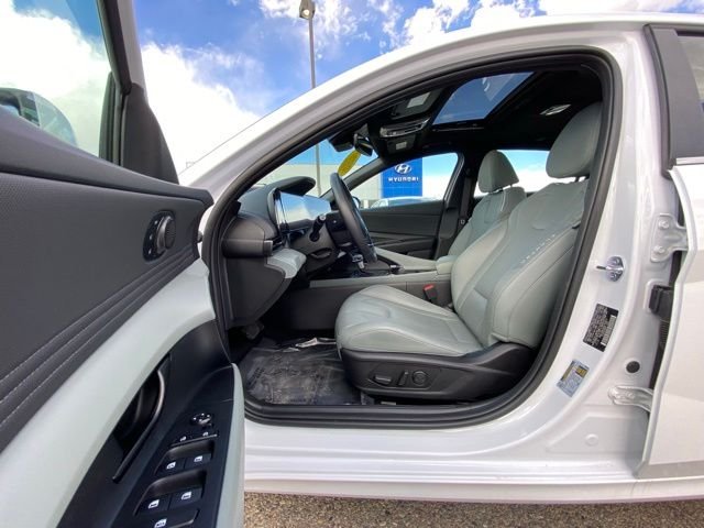 2025 Hyundai Elantra Limited - Photo 10
