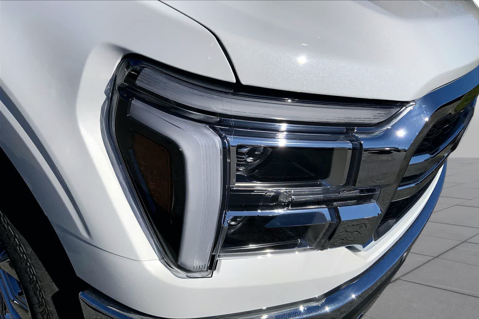 New 2026 Star White Metallic Tri-Coat Ford Lariat® image 13