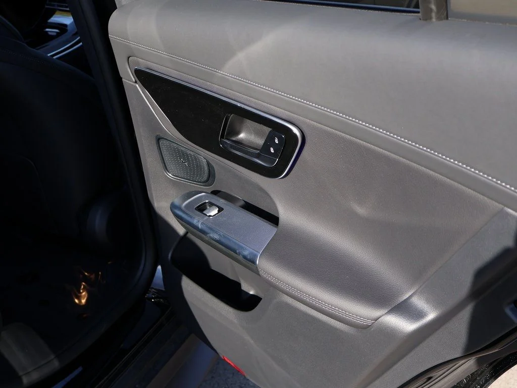 New 2026 Black Mercedes-Benz GLC 300 image 17