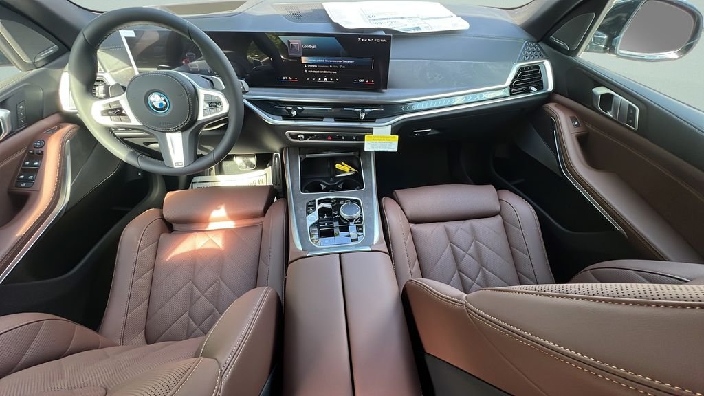 New 2026 Skyscraper Grey Metallic BMW xDrive50e image 10
