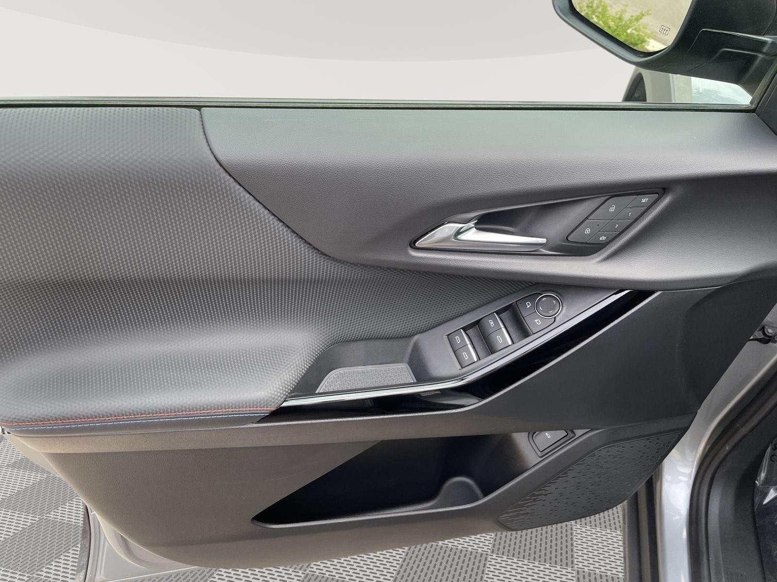 Used 2025 Sterling Gray Metallic Chevrolet AWD RS image 19
