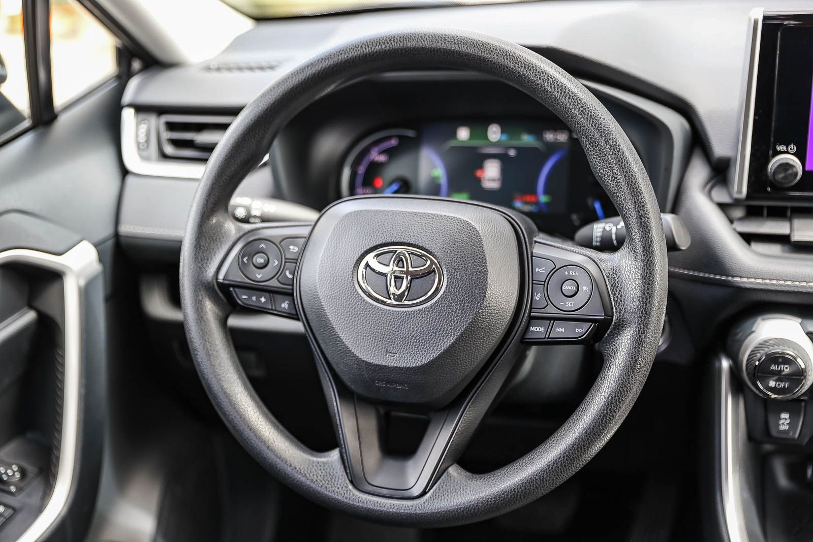 Certified Used 2025 MAGNETIC GRAY MET. Toyota XLE image 15