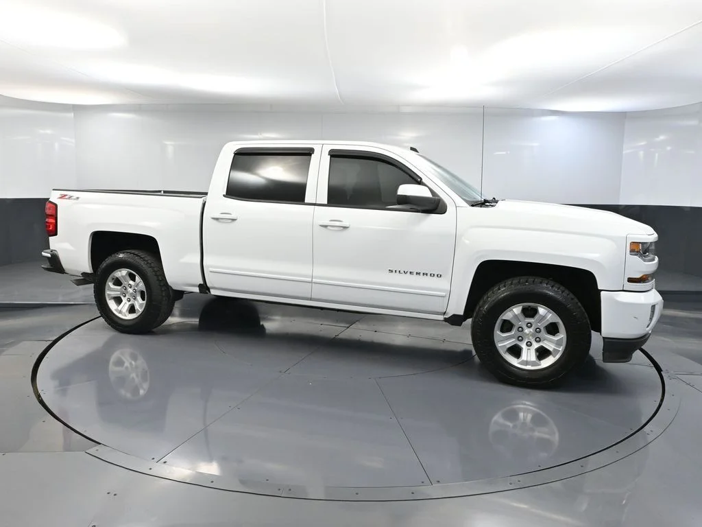 Used 2017 White Chevrolet LT image 4