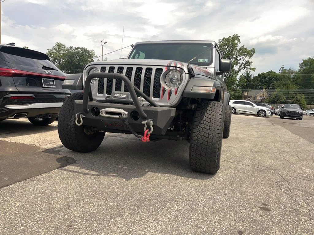 Used 2020 Silver Jeep Sport image 1