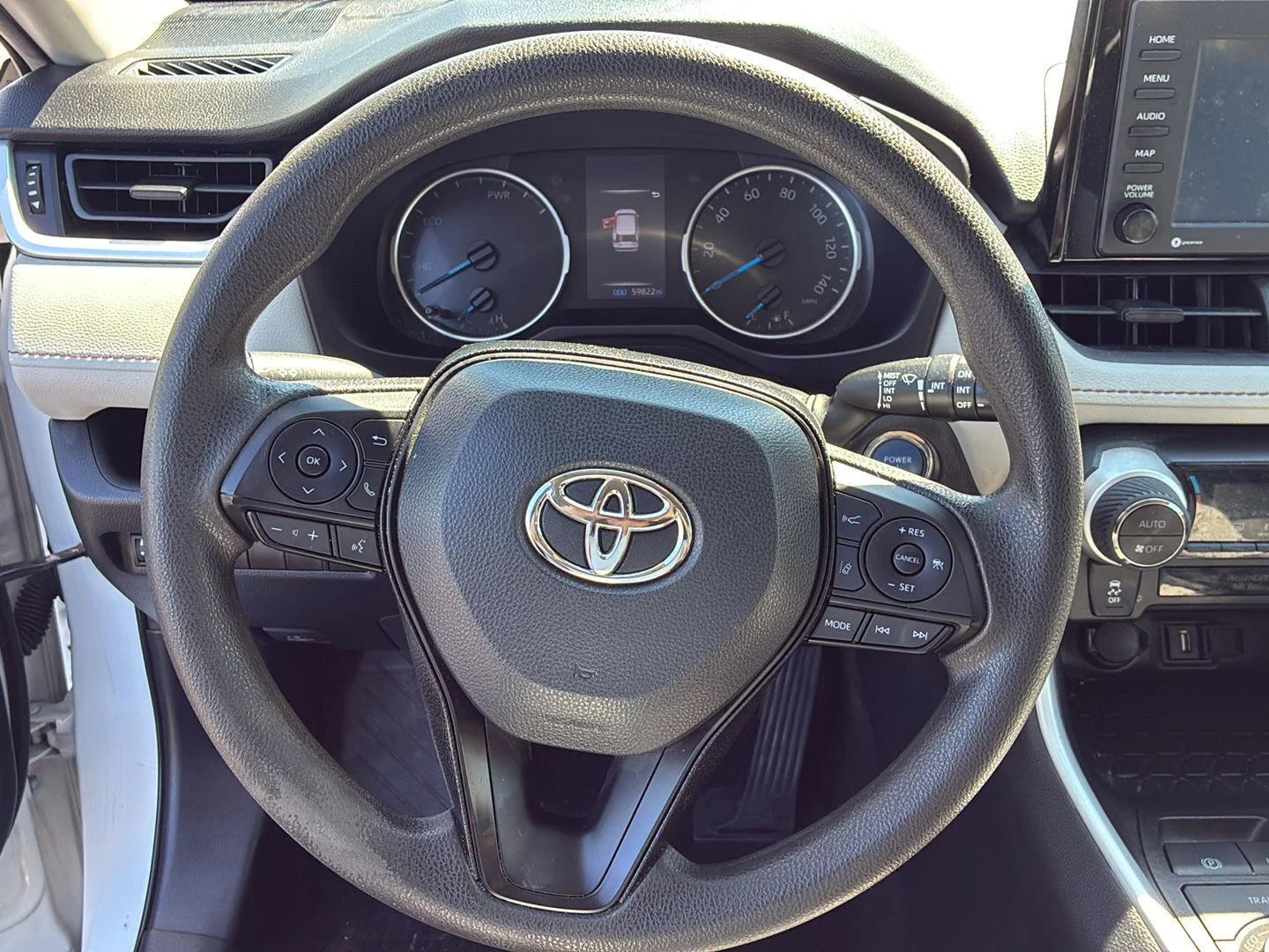 Used 2022 White Toyota XLE image 13