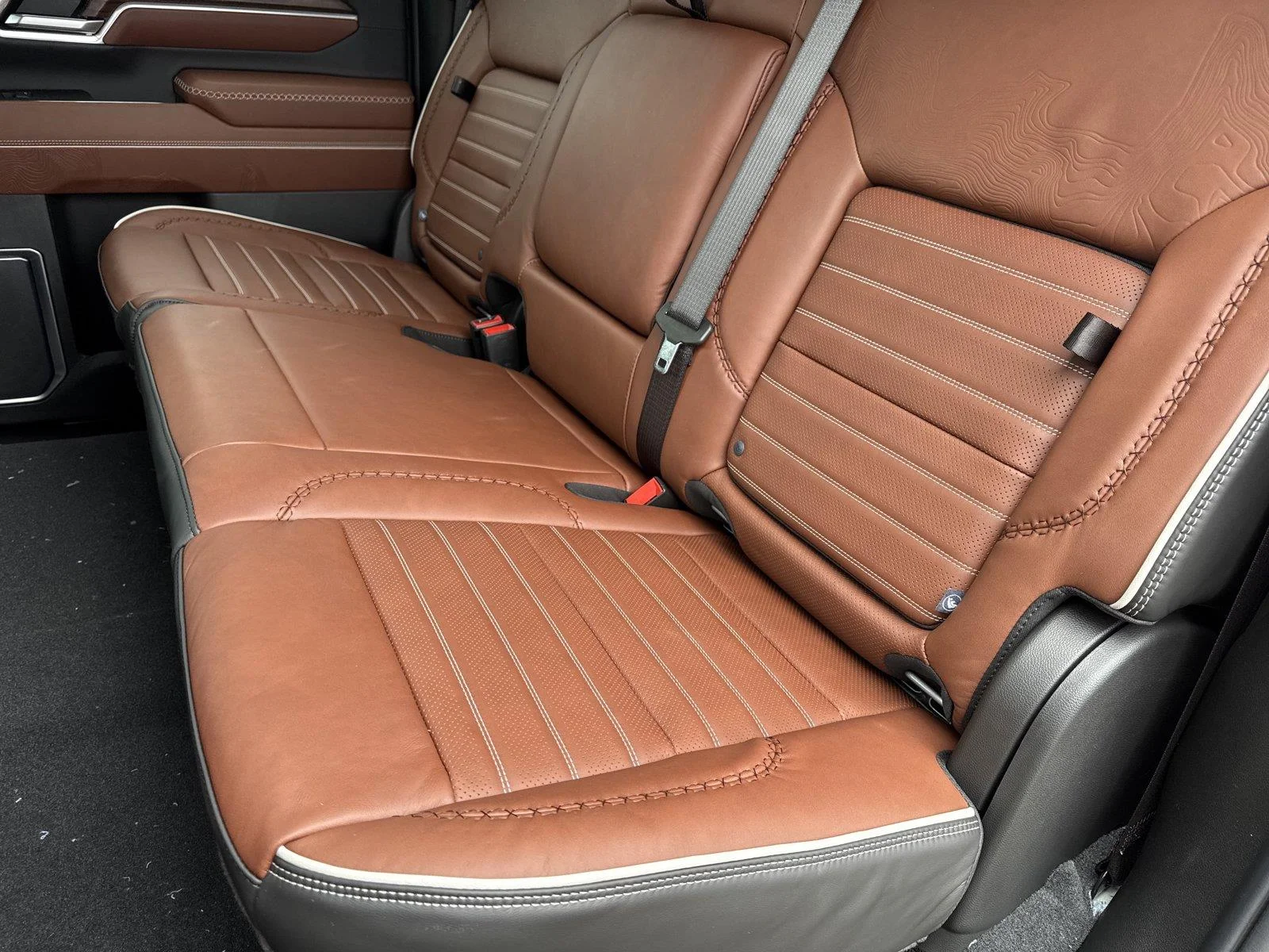 New 2026 Sterling Metallic GMC Denali Ultimate image 33