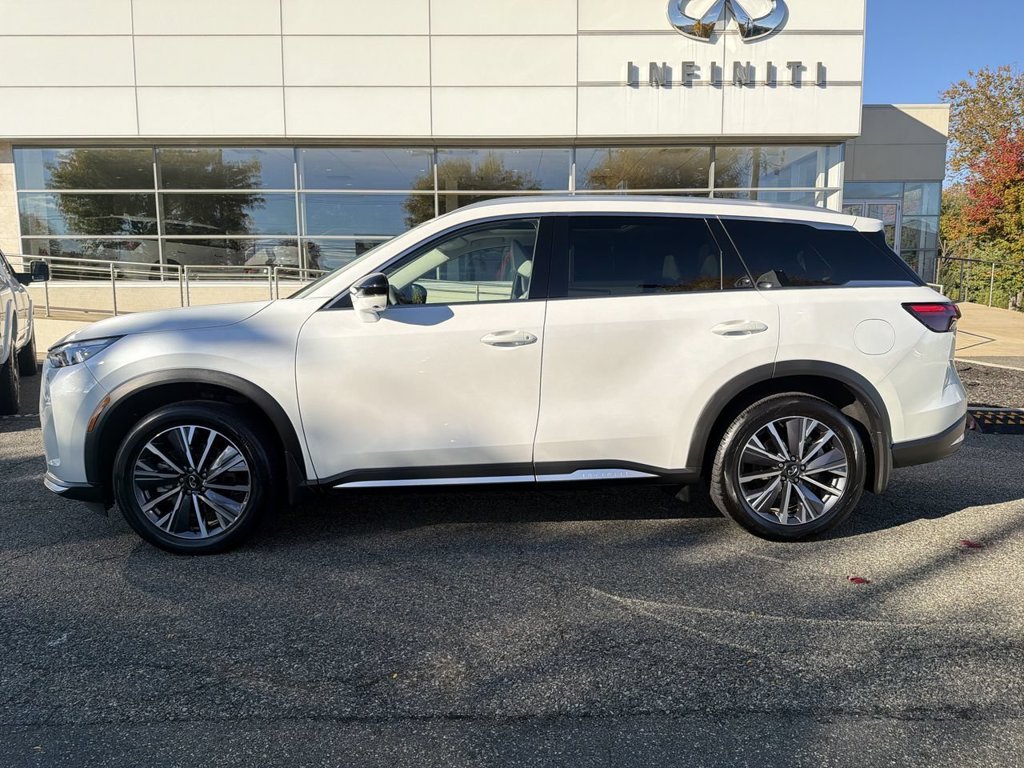 Certified Used 2026 White INFINITI LUXE image 5