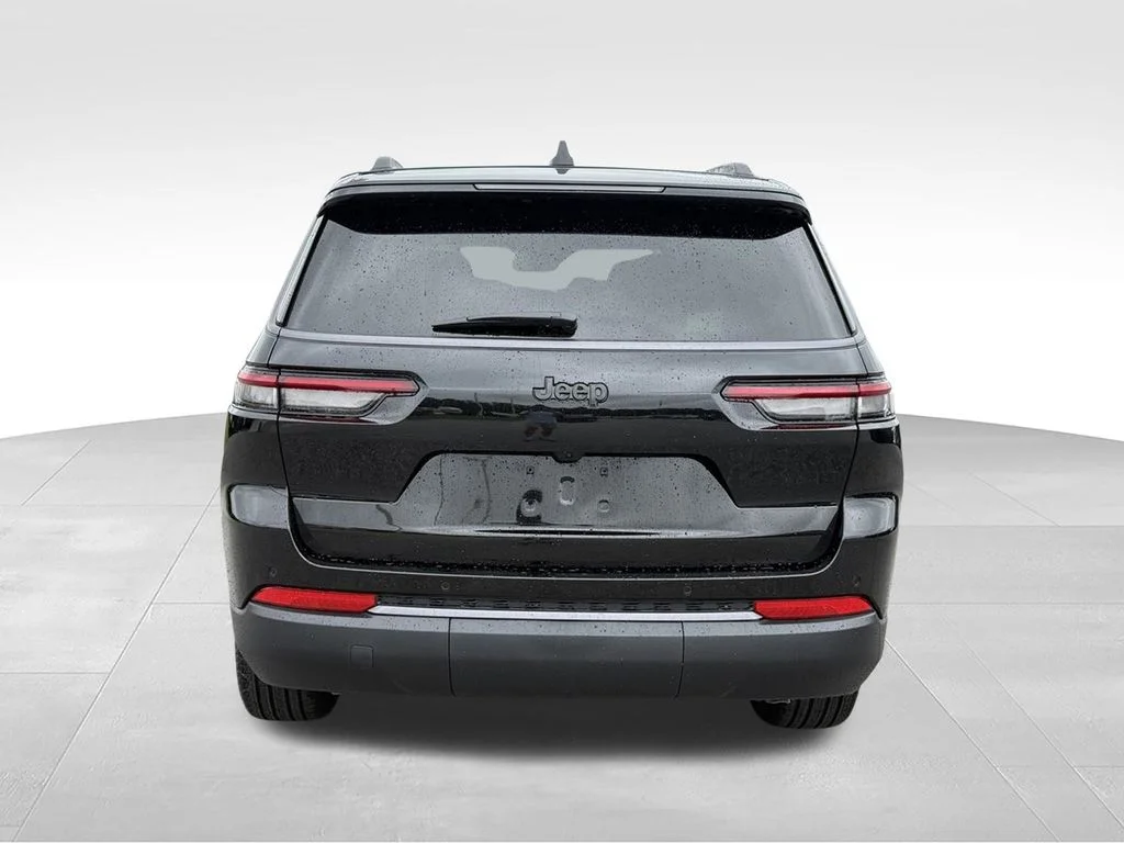 New 2026 Diamond Black Crystal Pearl-Coat Exterior Paint Jeep Limited image 28