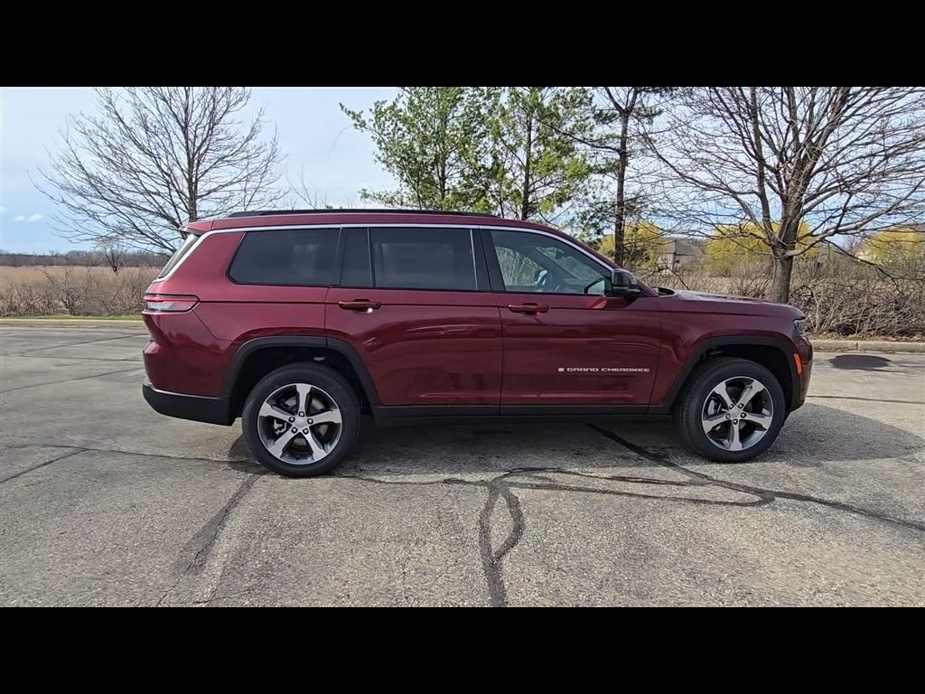 New 2026 Velvet Red Pearl-Coat Exterior Paint Jeep Limited image 8