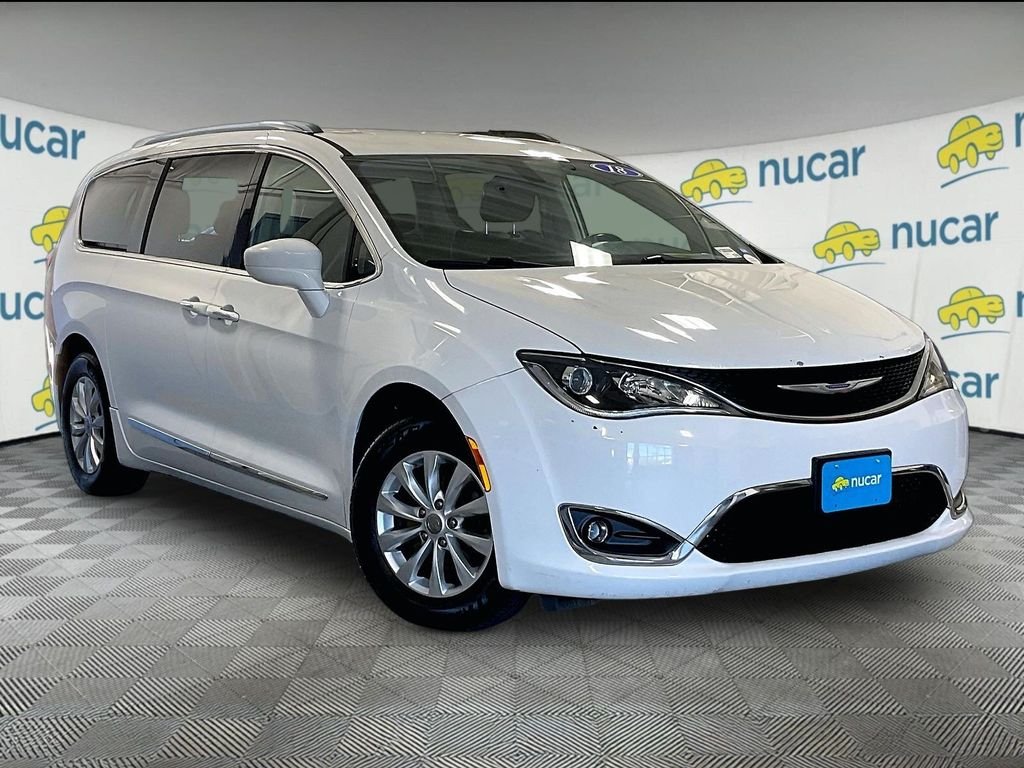 Used 2018 White Chrysler Touring L image 1
