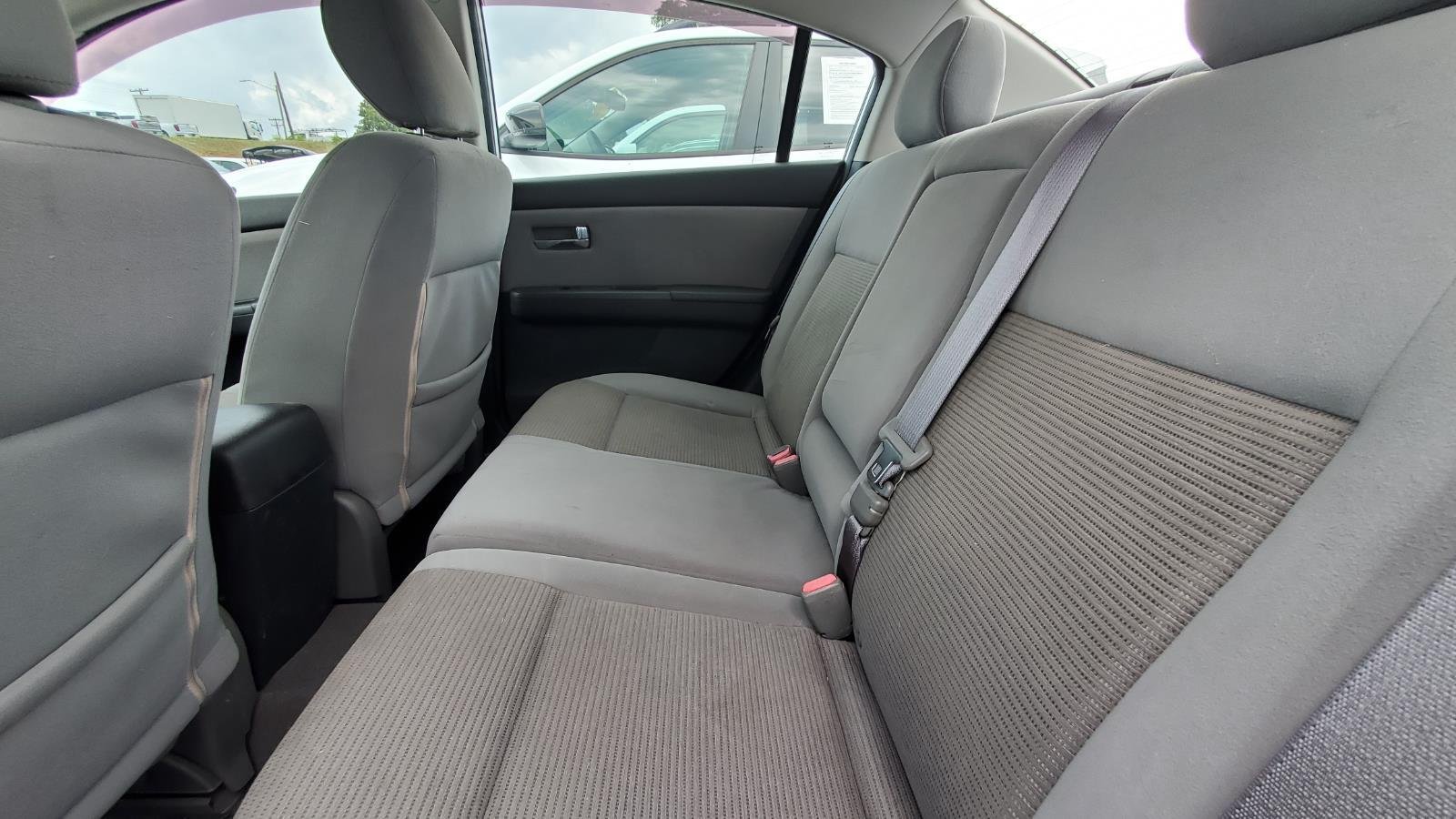 Used 2010 Brilliant Silver Nissan 2.0 SR image 5