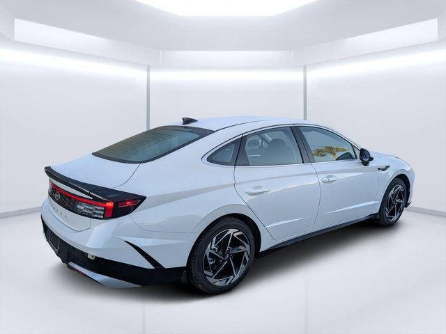 New 2026 White Hyundai SEL Sport image 3