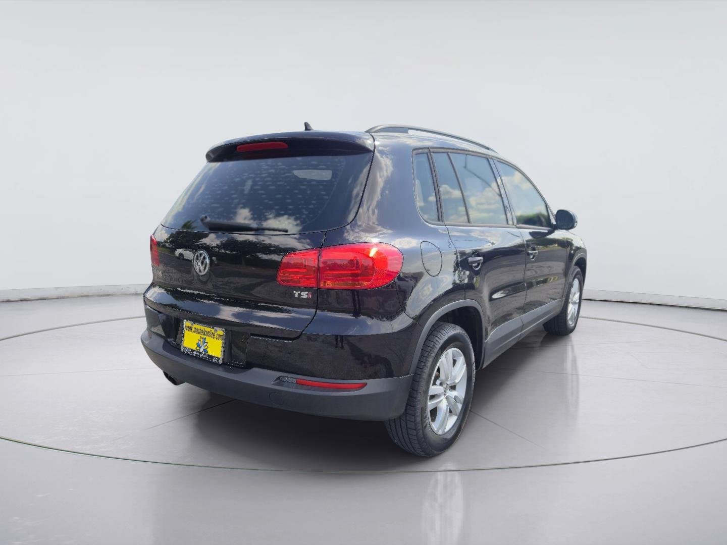 Used 2017  VOLKSWAGEN  image 5