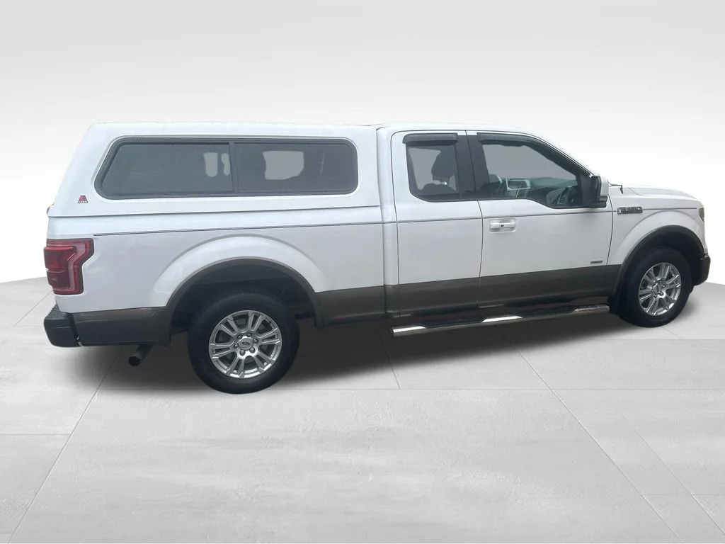 Used 2015  Ford Lariat image 25