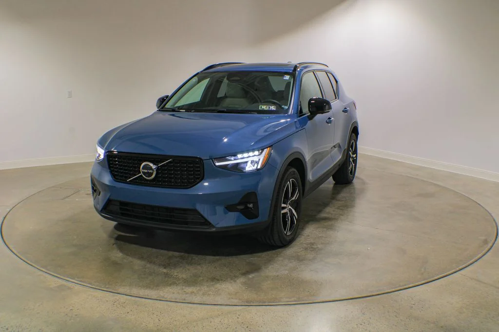 2023 Volvo XC40 B5 Plus Dark AWD's photo