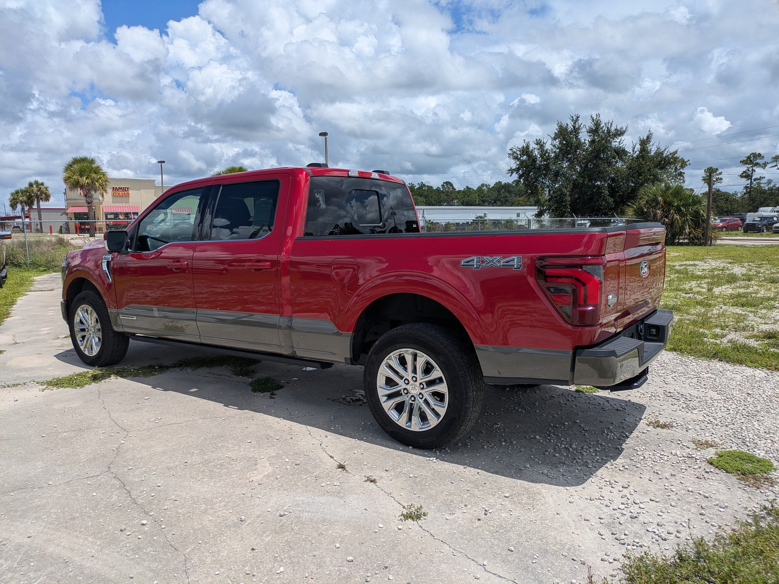 Used 2025  Ford King Ranch image 6