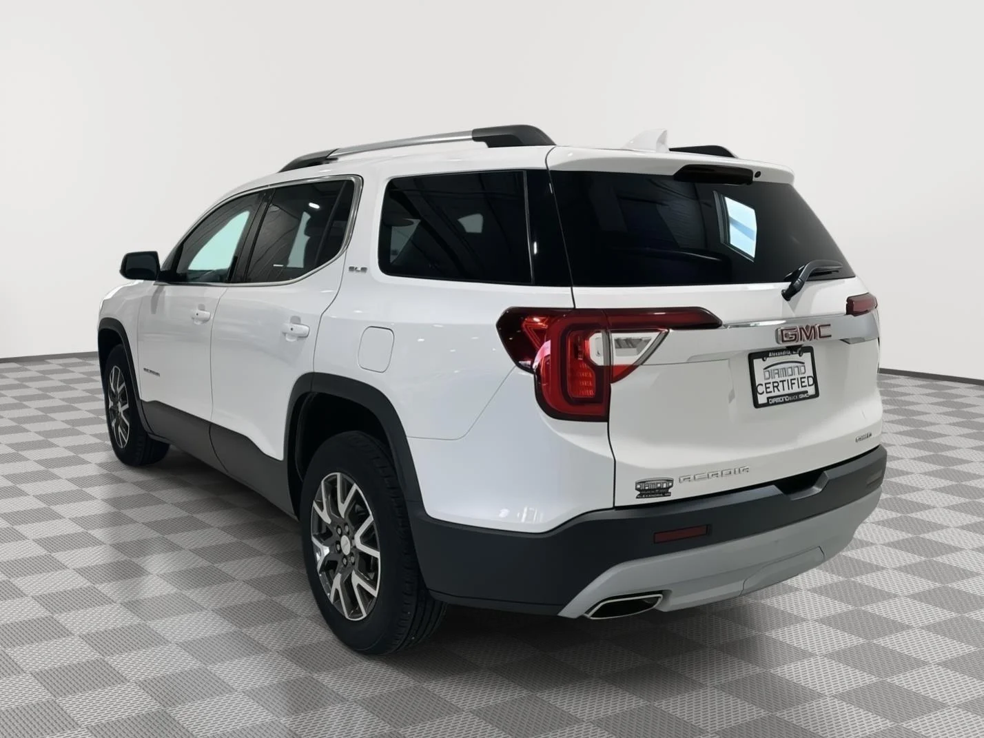Used 2023 Summit White GMC SLE image 3