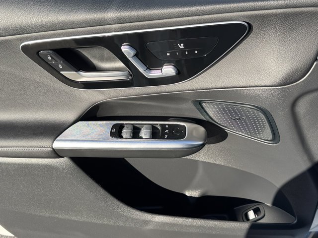New 2026 Polar White Mercedes-Benz GLC 300 image 9