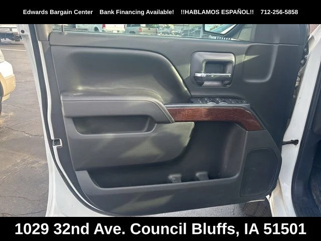 Used 2017 White GMC SLE image 15