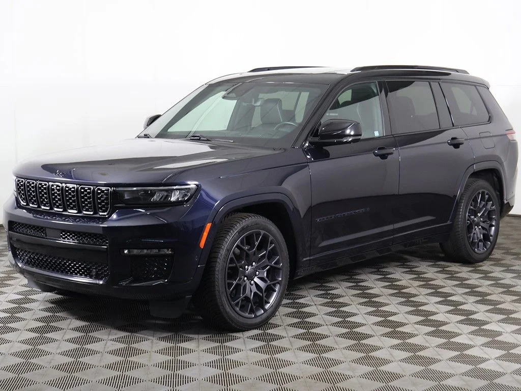 Used 2023 Black Jeep Summit Reserve image 15