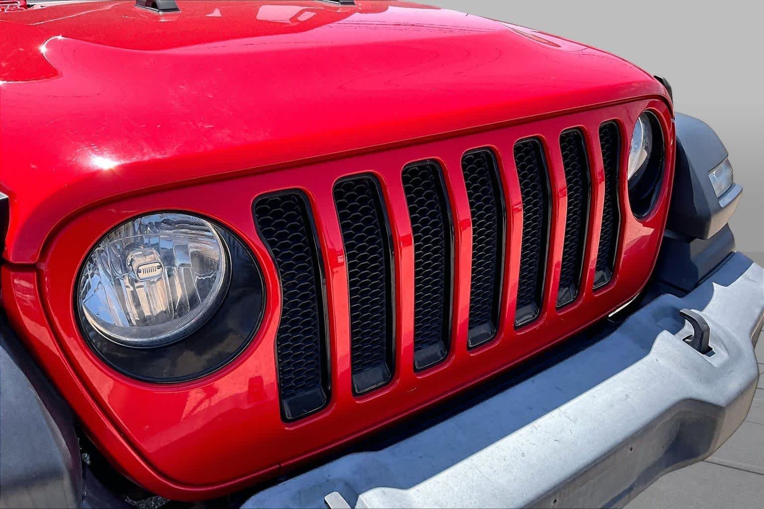 Used 2019 Firecracker Red Clearcoat Jeep Sport Altitude image 28
