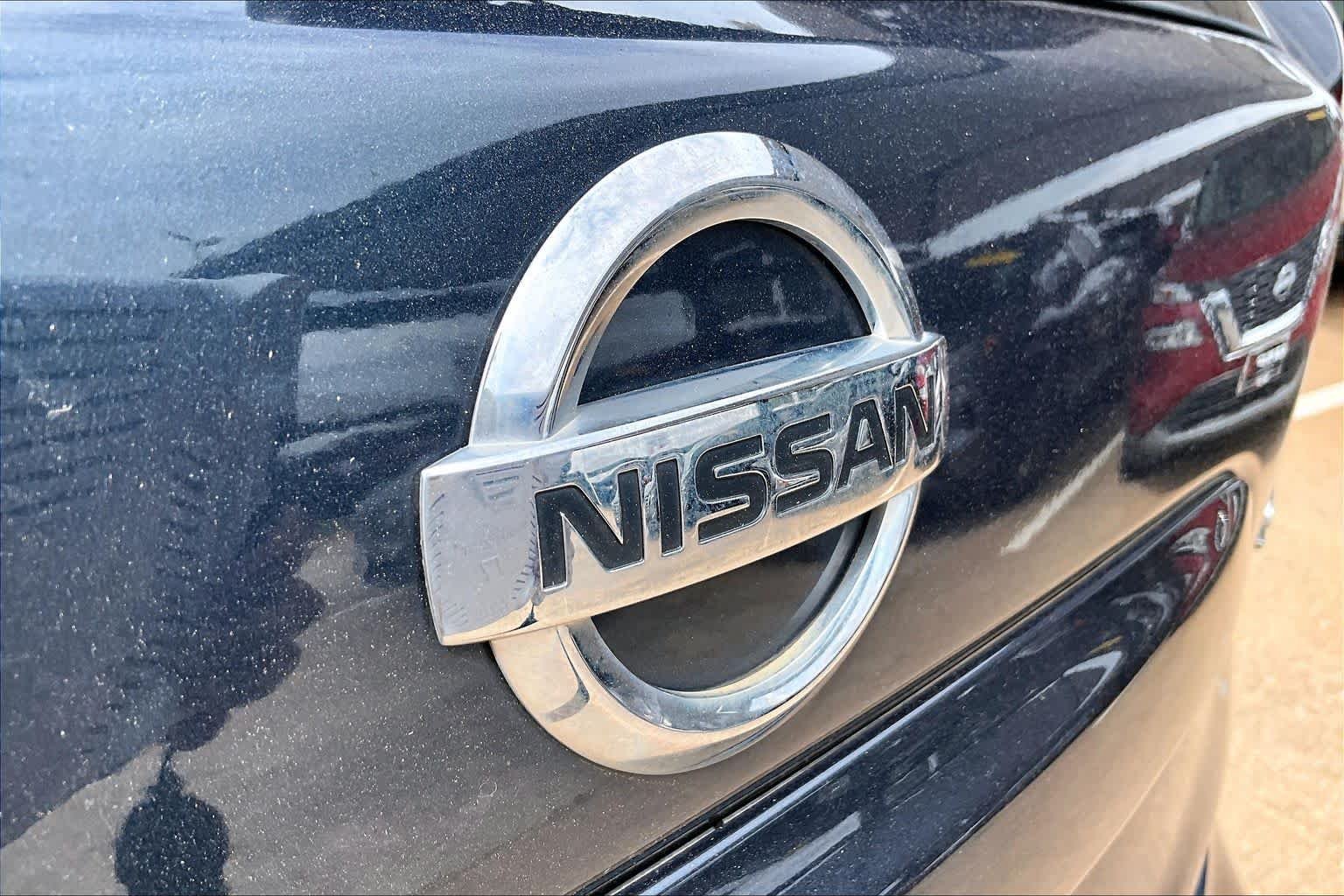 Used 2016 Arctic Blue Metallic Nissan SL image 31
