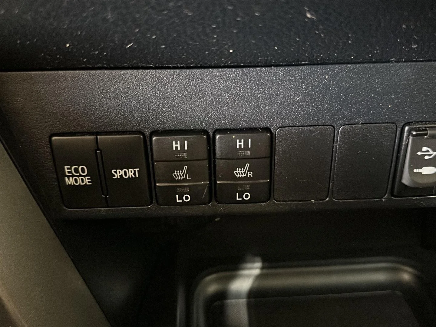 Used 2018 Pearl Toyota Limited image 19