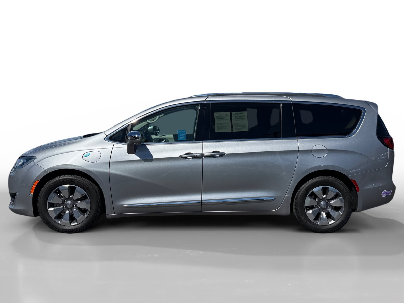 Used 2018 Billet Silver Metallic Chrysler Limited image 2