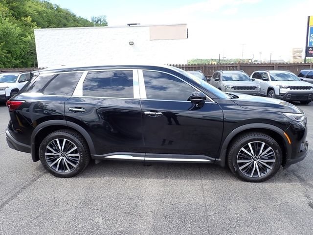 Certified Used 2024 Black INFINITI Sensory image 8