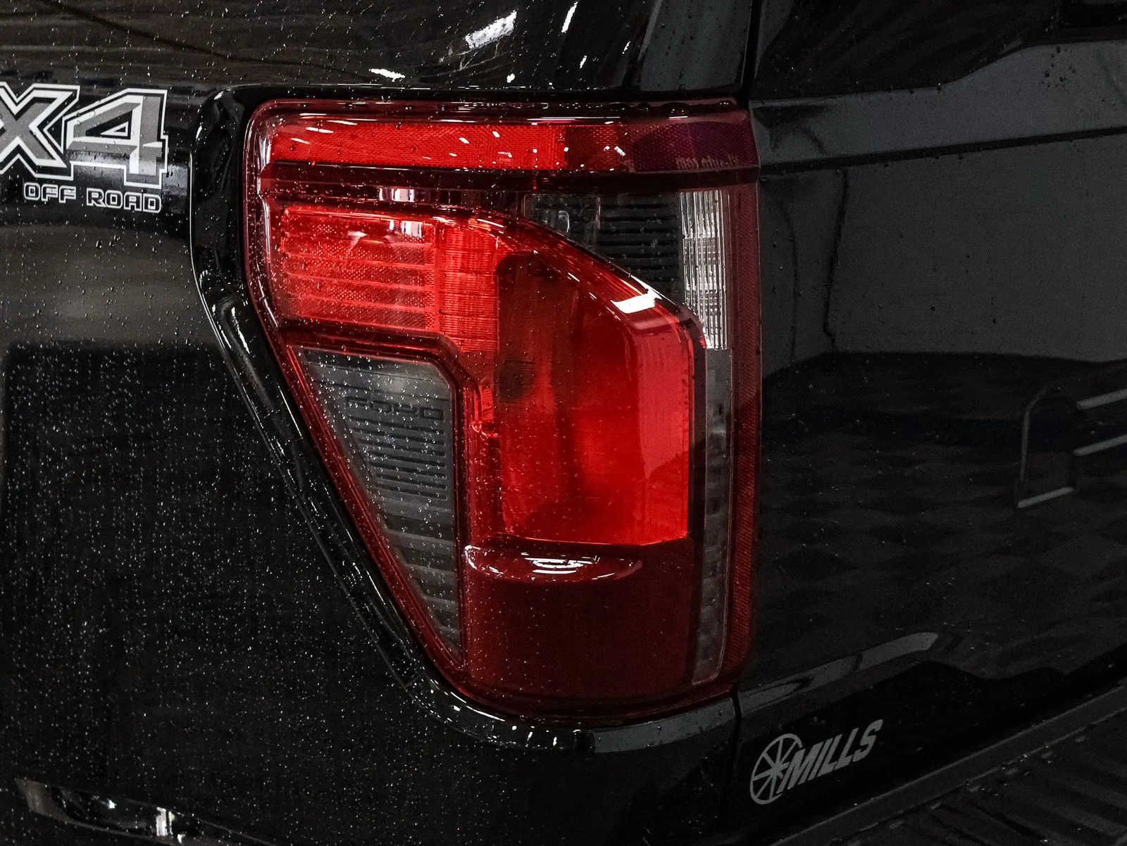 New 2026 Agate Black Metallic Ford XLT image 15