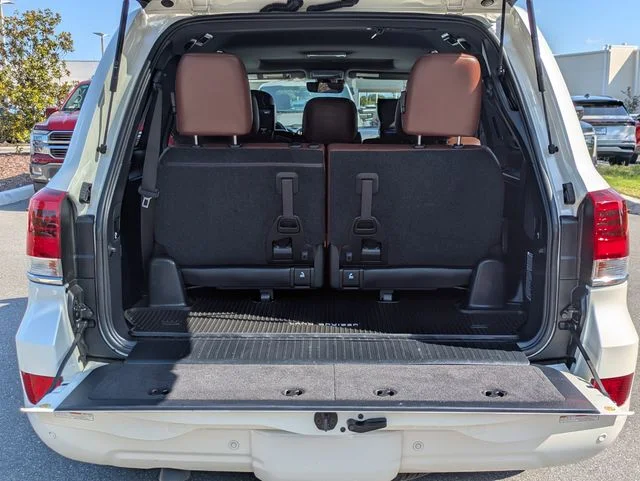 Used 2020 Blizzard Pearl Toyota Base image 13