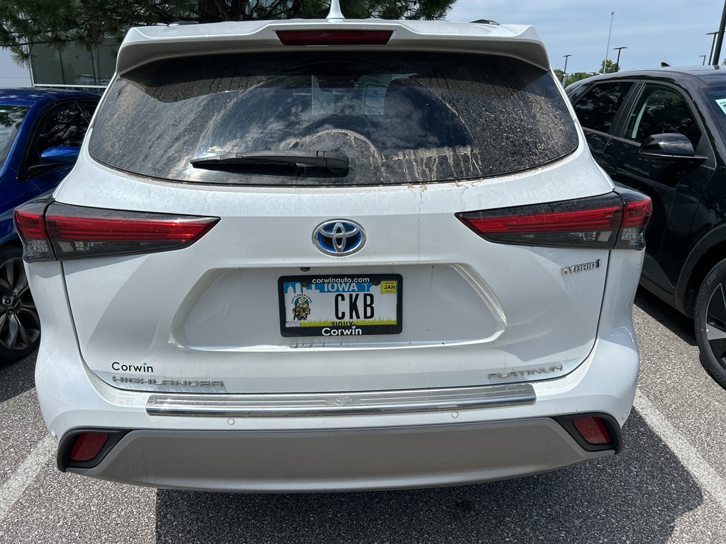 Used 2022 Wind Chill Pearl Toyota Hybrid Platinum image 3