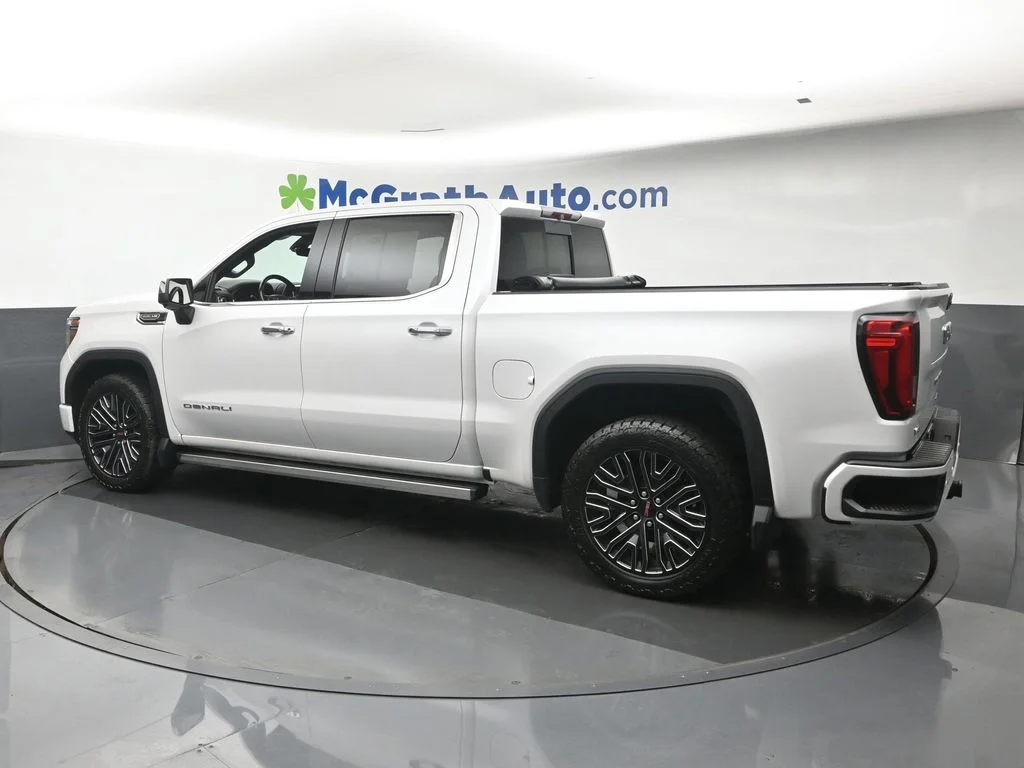 Used 2019 White GMC Denali image 29