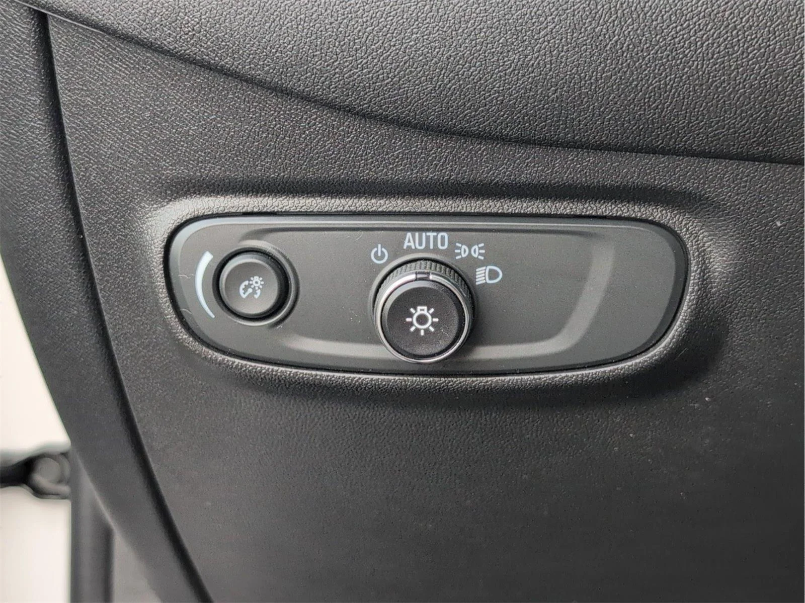 Used 2024 Summit White Chevrolet LS image 30