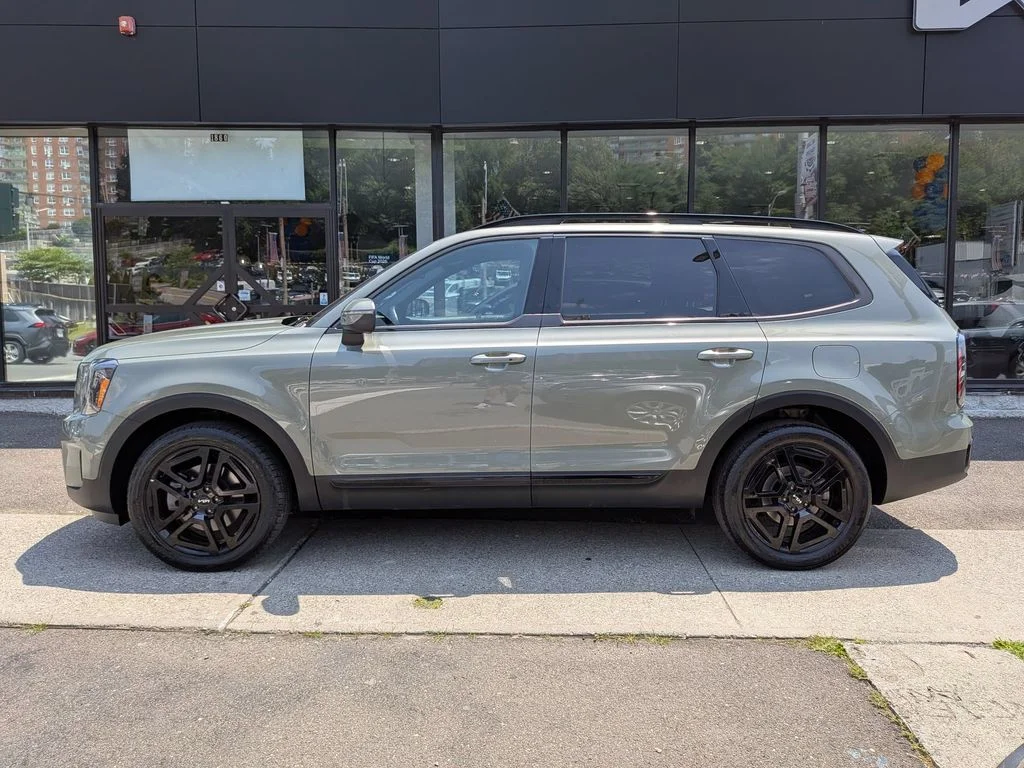 Used 2024 Green Kia EX X-Line image 13