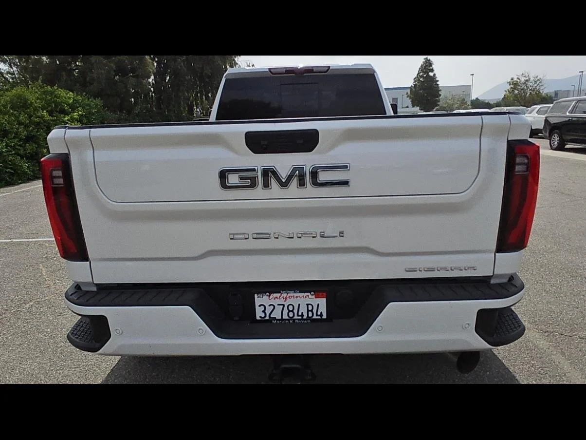 Used 2024 White Frost Tricoat GMC Denali Ultimate DRW image 18