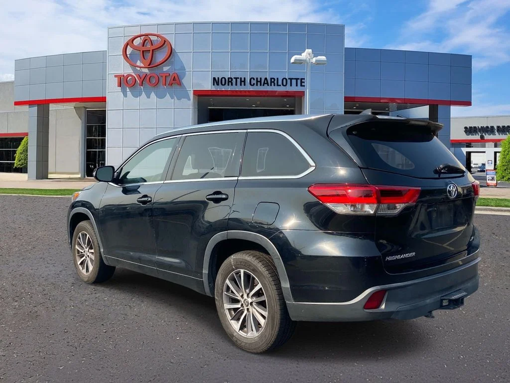 Used 2018 Black Toyota XLE image 4