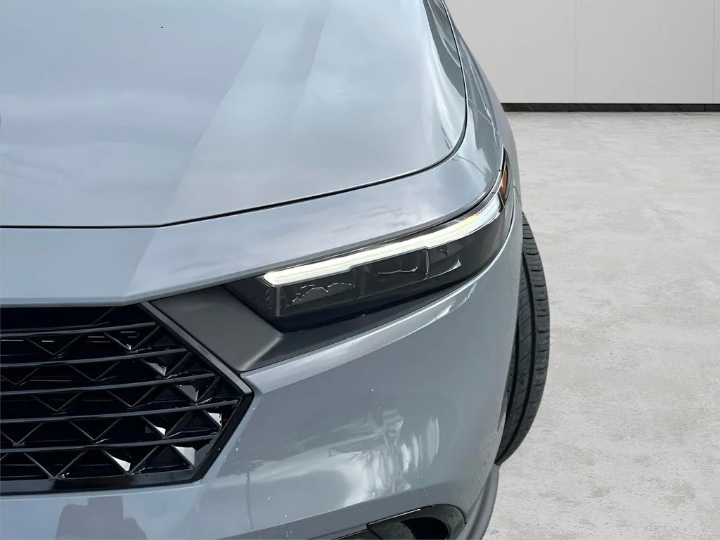 Used 2025 Gray Honda SE image 19