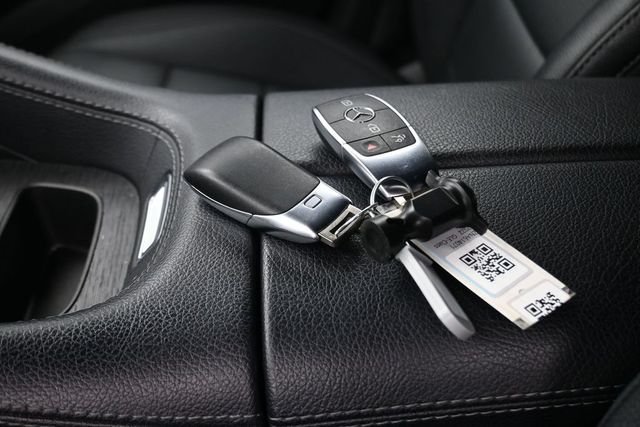 Used 2022 Obsidian Black Metallic Mercedes-Benz GLE 350 image 9