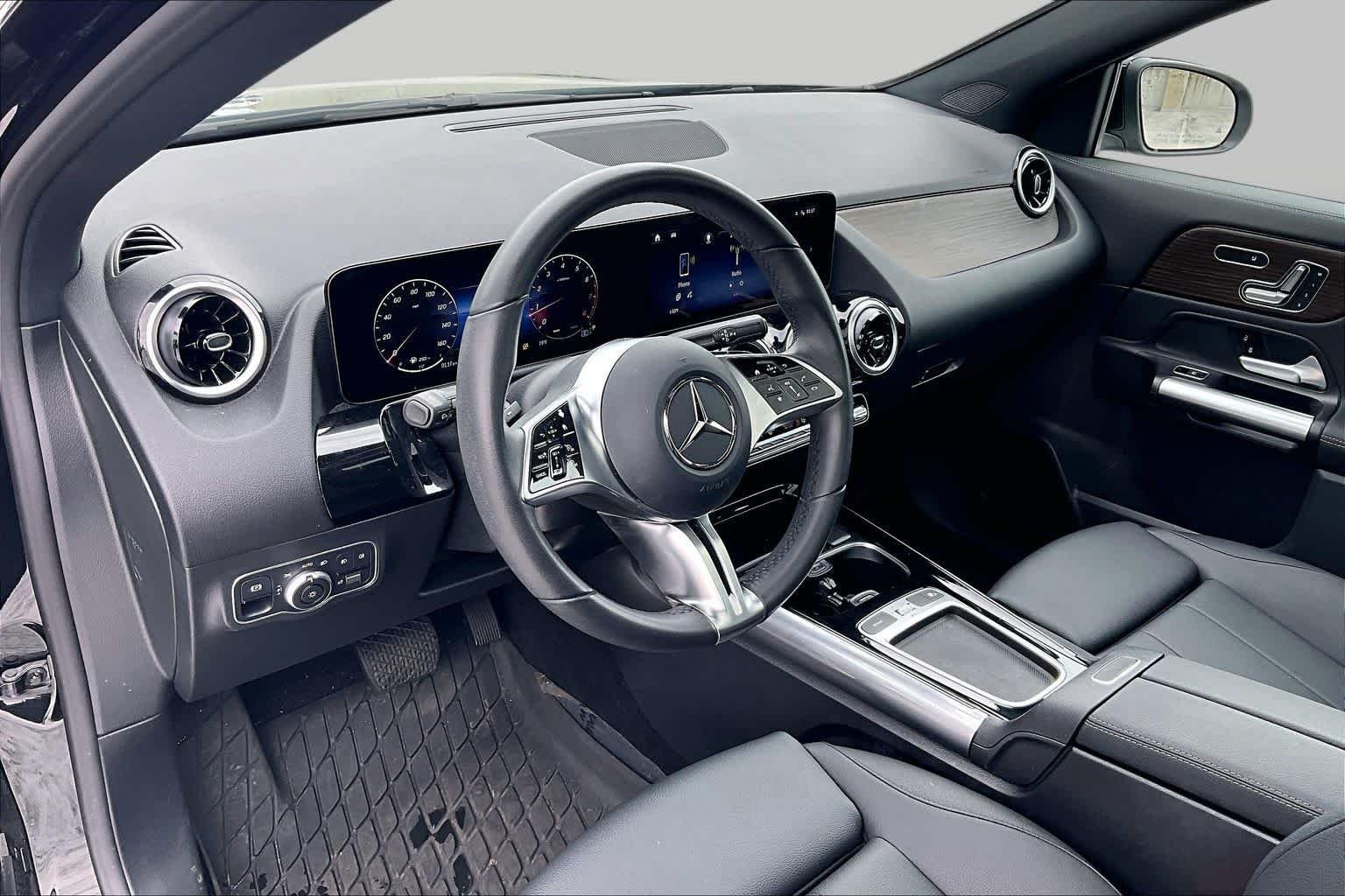 Used 2026 Cosmos Black Metallic Mercedes-Benz GLA 250 image 17