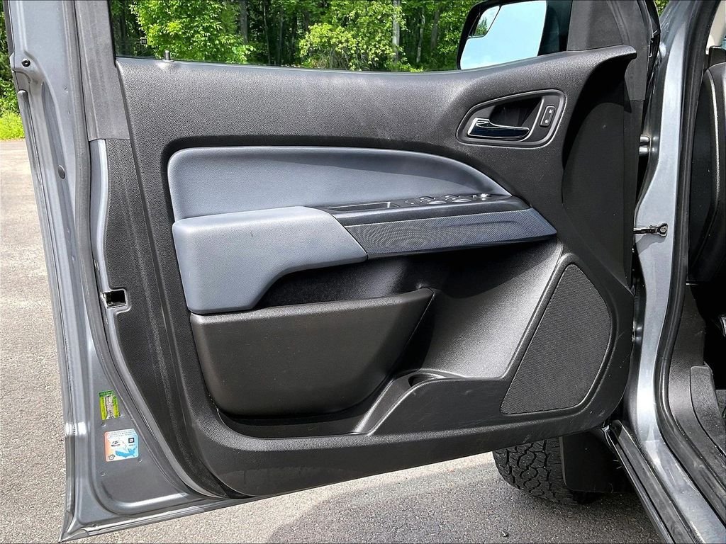 Used 2018 Gray Chevrolet Z71 image 9