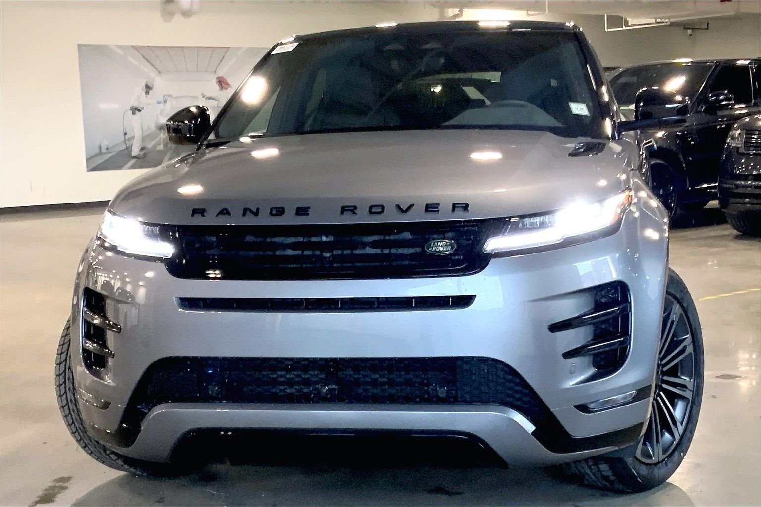 2026 Land Rover Range Rover Evoque Dynamic SE's photo