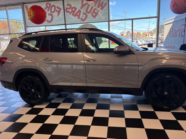 2025 Volkswagen Atlas SE Technology photo 2