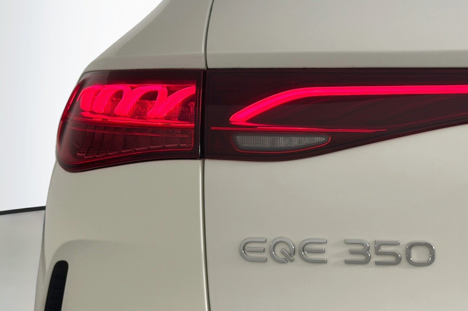 Certified Used 2023 MANUFAKTUR Diamond White Metallic Mercedes-Benz EQE 350 image 17