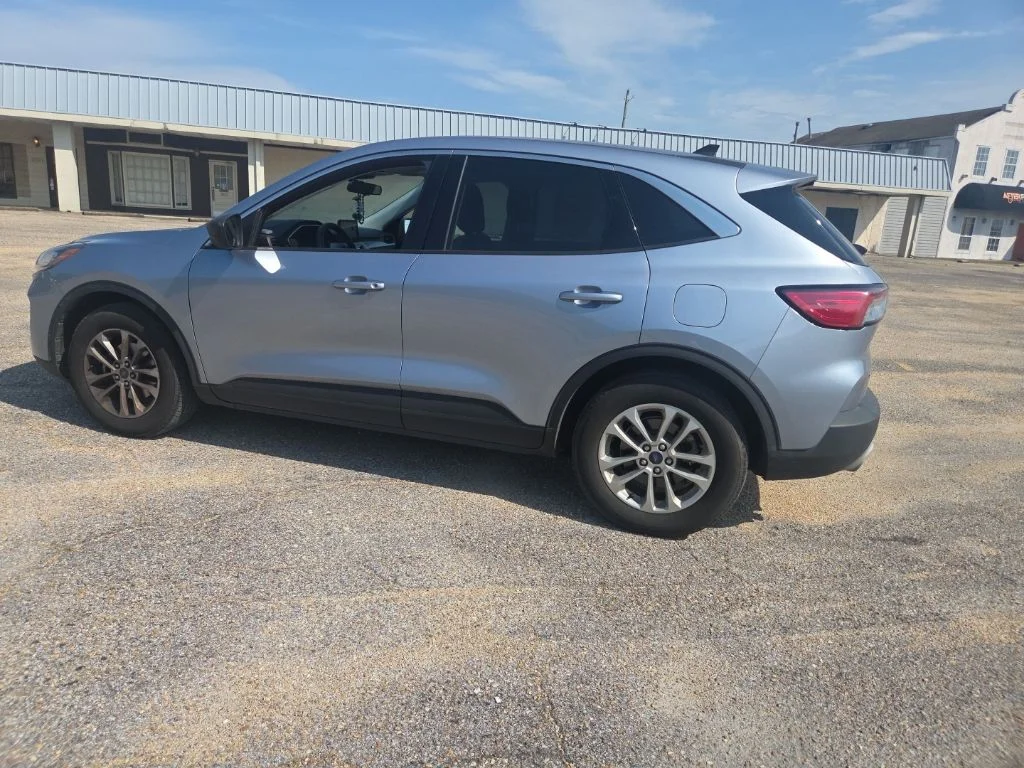 Used 2022 Blue Silver Metallic Ford SE image 6